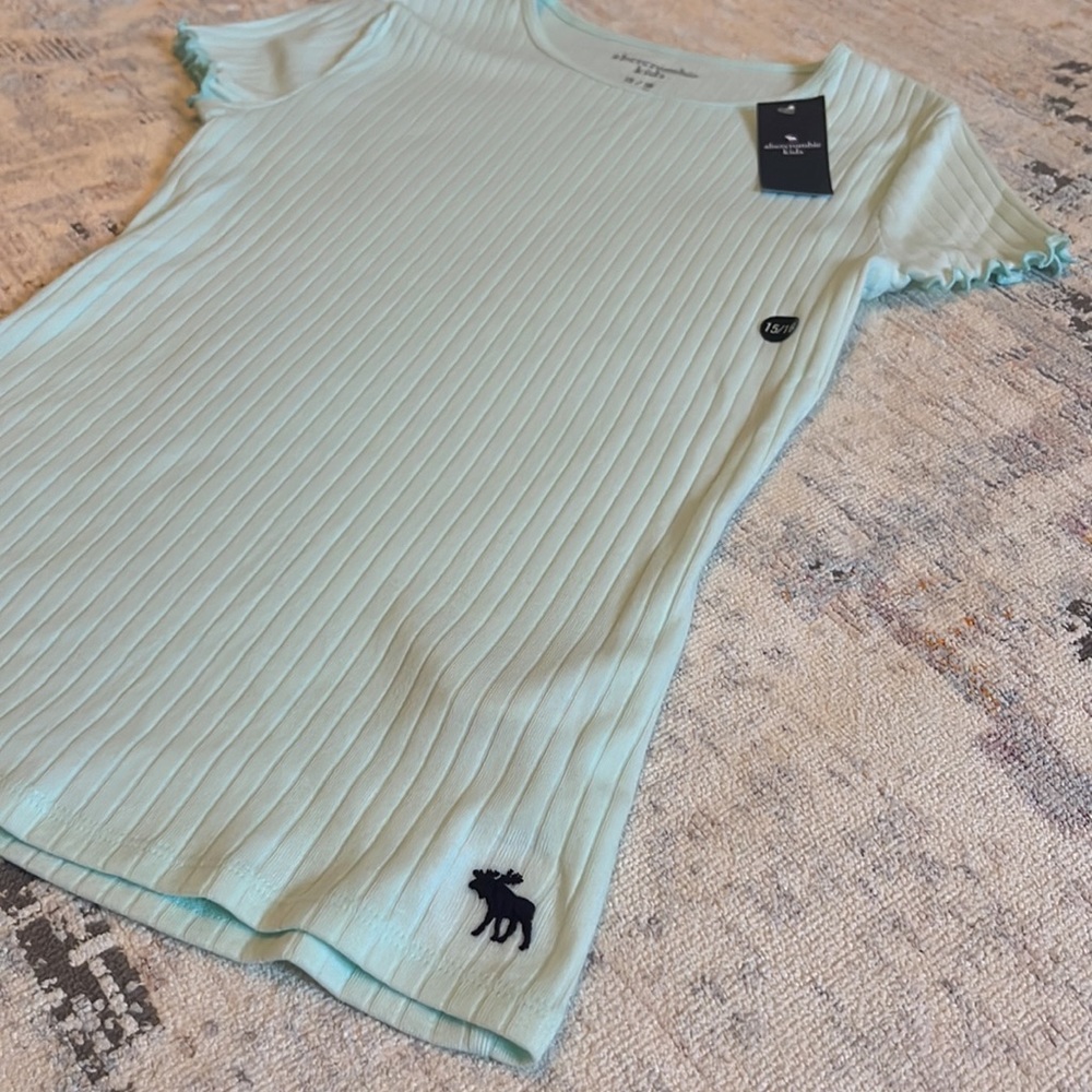 Abercrombie Kids Tee Top - NWT - Picture 3 of 4
